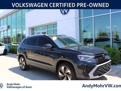 Used 2025 Volkswagen Taos SE w/ Panoramic Sunroof Package