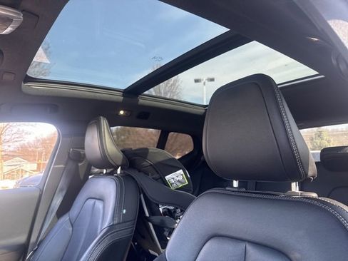 Used 2019 Volvo XC40 T5 Momentum image 8