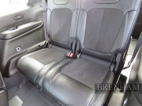 Used 2023 Jeep Grand Cherokee L Laredo image 17