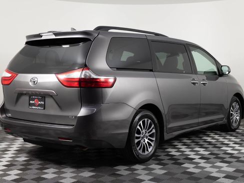 Used 2019 Toyota Sienna XLE FWD image 7