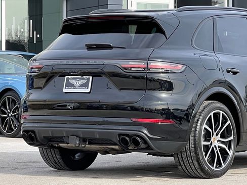 Used 2021 Porsche Cayenne Turbo image 12