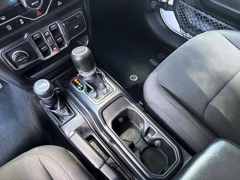 Used 2023 Jeep Gladiator Sport AWD/4WD image 16