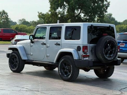Used 2015 Jeep Wrangler Unlimited Sahara w/ Dual Top Group AWD/4WD image 9