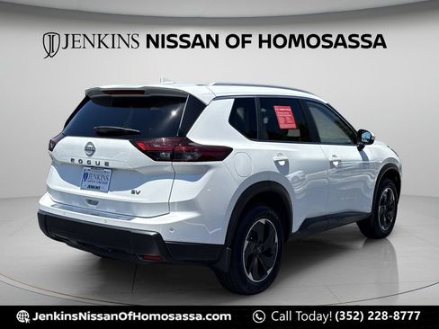 Certified 2024 Nissan Rogue SV w/ SV Premium Package FWD image 5