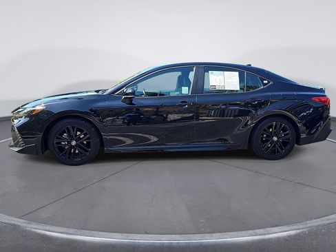 Used 2025 Toyota Camry SE FWD image 6