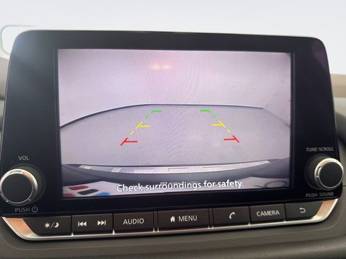 Used 2023 Nissan Rogue S AWD/4WD image 15