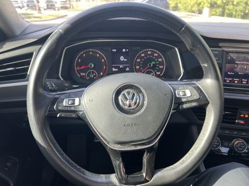 Used 2019 Volkswagen Jetta SE FWD image 16
