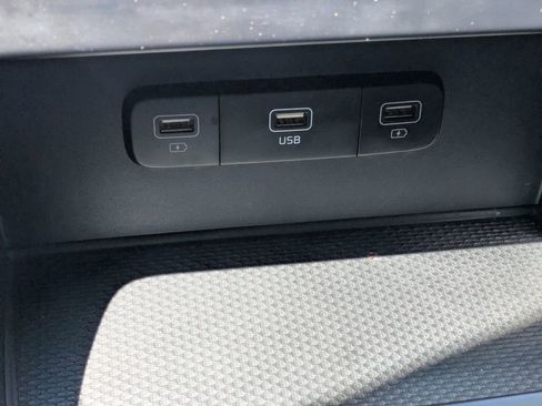 Used 2024 Kia Carnival LX FWD image 27