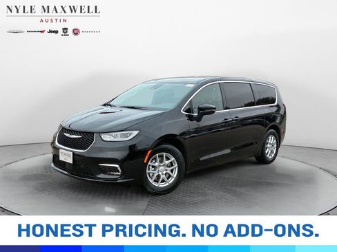 New 2026 Chrysler Pacifica Select FWD image 1