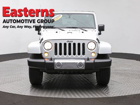 Used 2015 Jeep Wrangler Unlimited Sahara w/ Connectivity Group AWD/4WD image 2