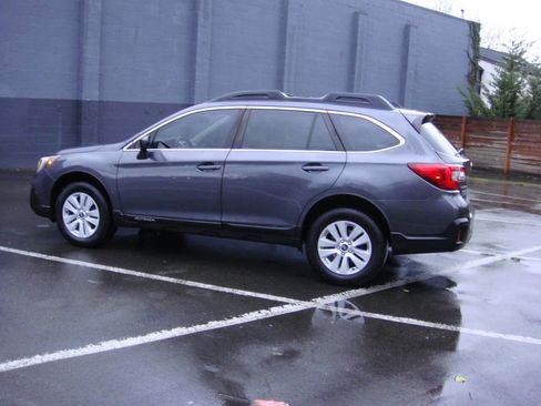 Used 2018 Subaru Outback 2.5i image 9