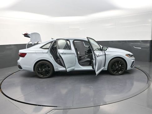 New 2026 Volkswagen Jetta SE FWD image 35