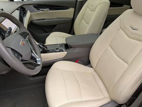 Certified 2024 Cadillac XT6 Premium Luxury w/ LPO, Floor Liner Package AWD/4WD image 21