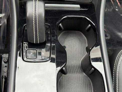 Used 2022 Volvo XC40 P8 Recharge Ultimate image 23