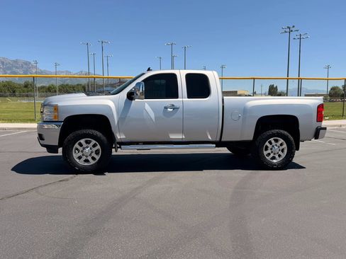 Used 2013 Chevrolet Silverado 2500 LT w/ Interior Plus Package AWD/4WD image 3