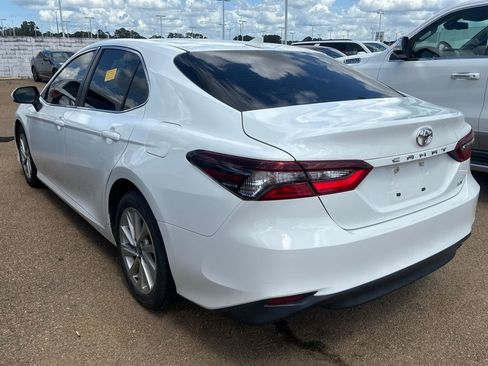 Used 2022 Toyota Camry LE image 2