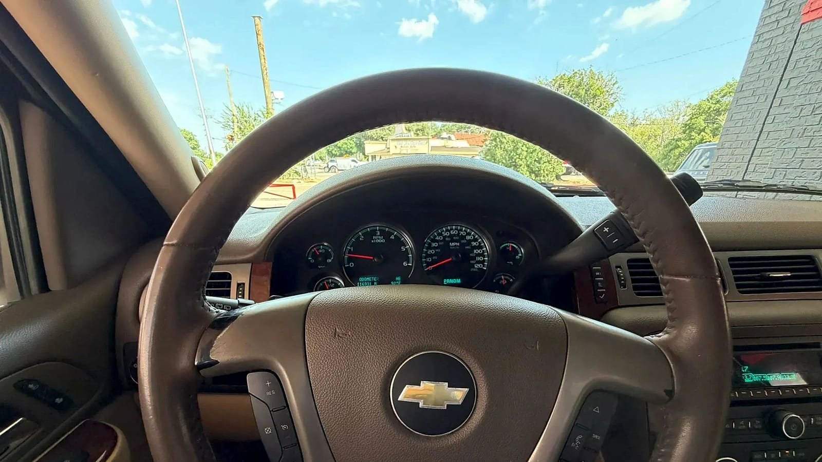 Used 2014 Chevrolet Suburban LT RWD image 22