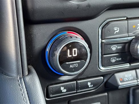 Used 2024 Chevrolet Tahoe LT image 30