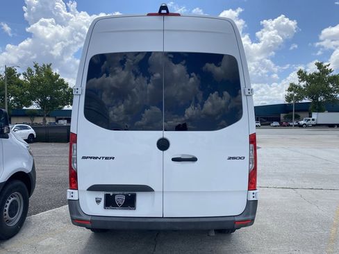 Used 2022 Mercedes-Benz Sprinter 2500 image 13
