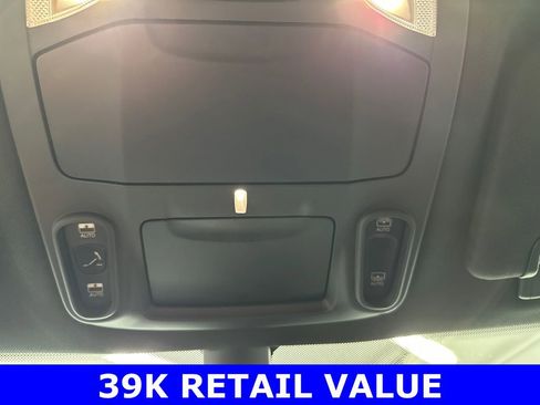 Used 2025 Chrysler Pacifica Limited image 35