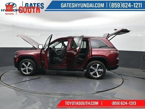 Used 2023 Jeep Grand Cherokee Limited AWD/4WD image 52