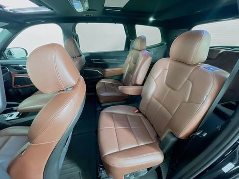 Used 2024 Kia Telluride SX w/ Towing Package image 27