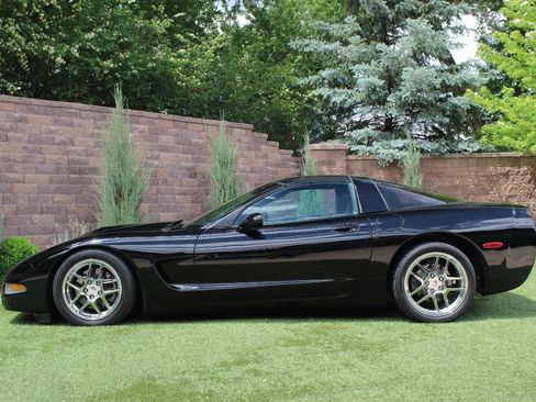 Used 1999 Chevrolet Corvette Coupe w/ Roof Pkg RWD image 28