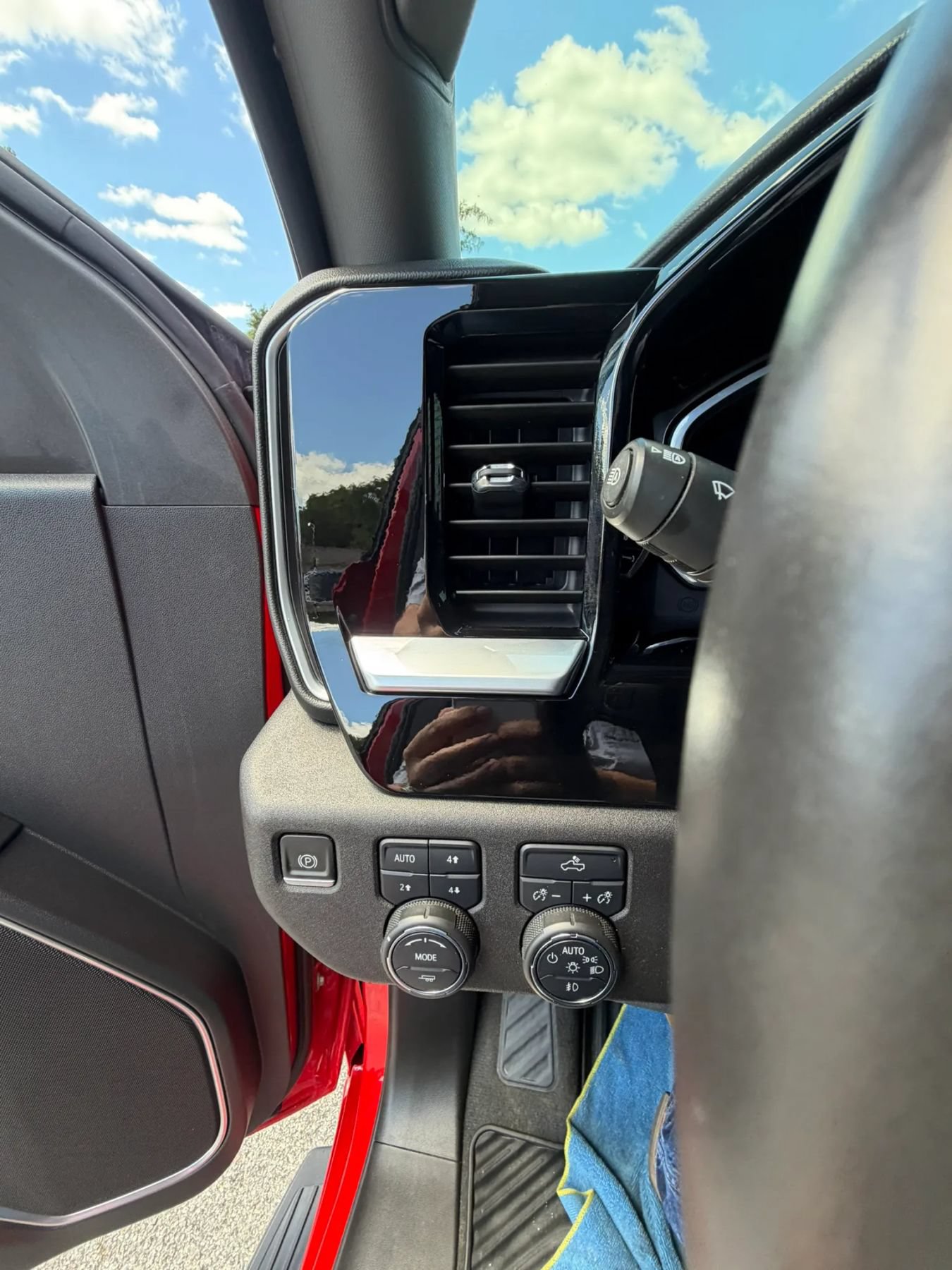 Used 2022 Chevrolet Silverado 1500 RST w/ Z71 Off-Road Package AWD/4WD image 17