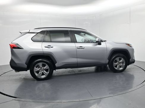 Used 2025 Toyota RAV4 XLE AWD/4WD image 8