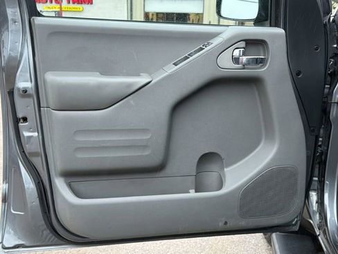 Used 2016 Nissan Frontier SV image 13