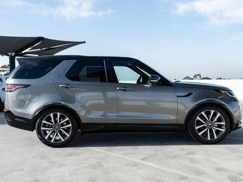 Used 2025 Land Rover Discovery Dynamic SE image 7