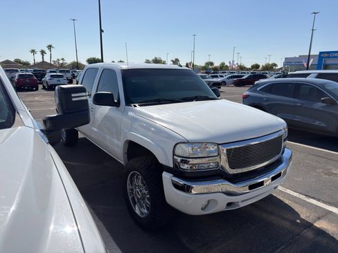 Used 2003 GMC Sierra 2500 SLT w/ SLT Preferred Equipment Group AWD/4WD image 4