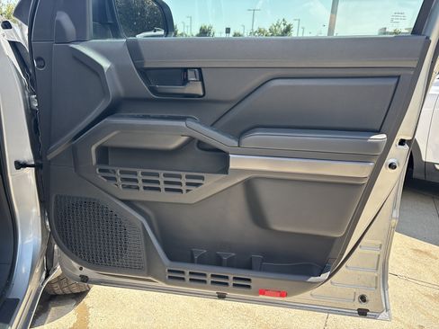Used 2025 Toyota Tacoma SR5 AWD/4WD image 28
