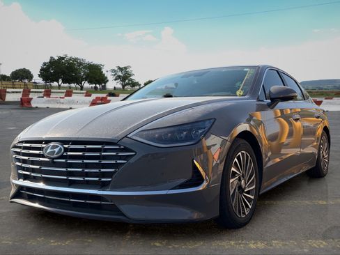 Used 2021 Hyundai Sonata Limited FWD image 4