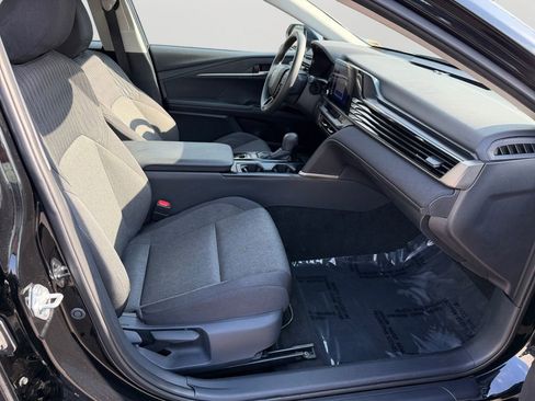 Used 2025 Toyota Camry LE image 12