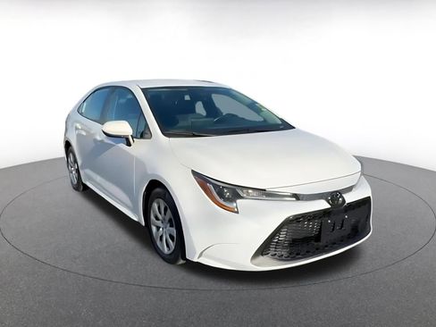 Used 2021 Toyota Corolla LE w/ Carpet Mat Package (TMS) image 3