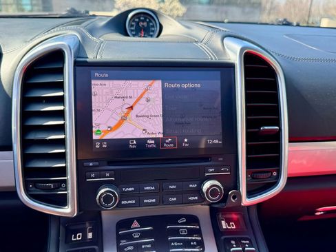 Used 2018 Porsche Cayenne GTS w/ Premium Package Plus image 46