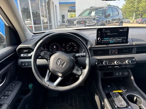 Used 2023 Honda Pilot Touring image 10