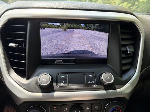 Used 2023 GMC Acadia SLE FWD image 15