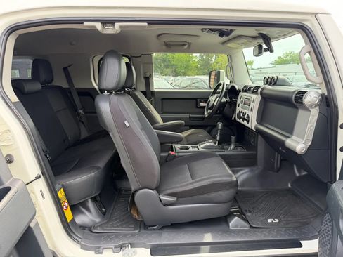 Used 2014 Toyota FJ Cruiser 4WD w/ Convenience Package image 27