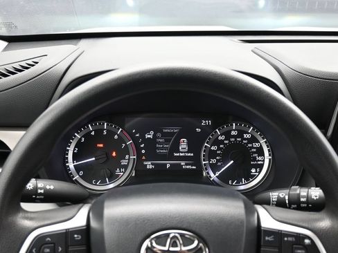 Used 2023 Toyota Highlander L FWD image 52