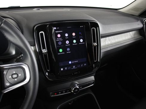 Certified 2025 Volvo XC40 B5 Plus image 9