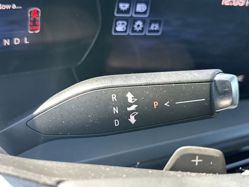 Used 2025 Chevrolet Traverse LT image 31