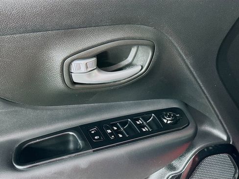 Certified 2023 Jeep Renegade Altitude image 27