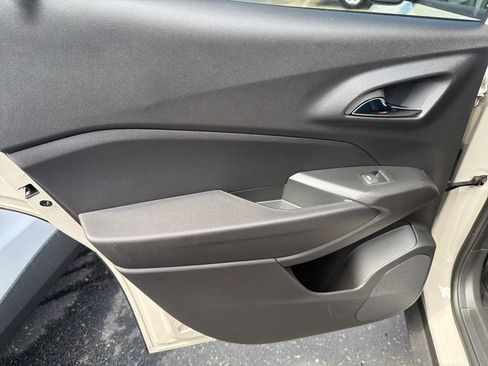 New 2026 Chevrolet Trax RS w/ Sunroof Package FWD image 32