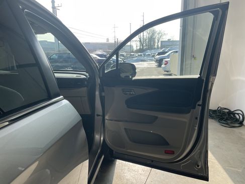 Used 2021 Honda Pilot EX image 8