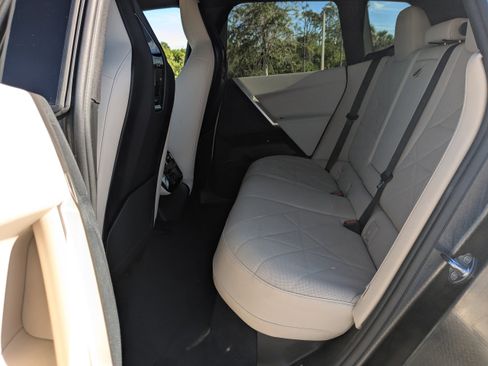 Used 2023 BMW iX xDrive50 image 17