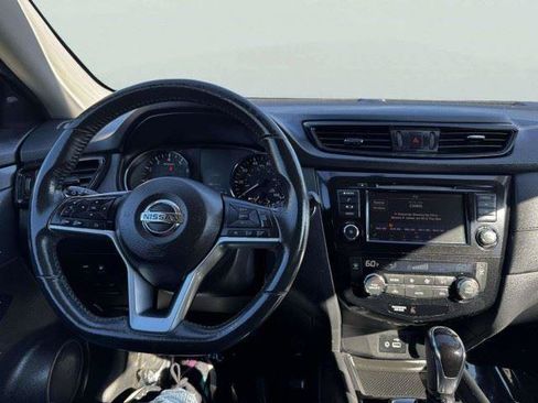 Used 2018 Nissan Rogue SV FWD image 29
