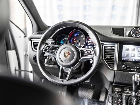 Used 2018 Porsche Macan image 37
