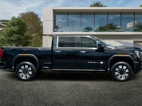 Used 2024 GMC Sierra 2500 Denali w/ Technology Package AWD/4WD image 3
